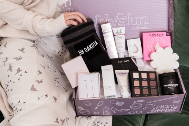 fabfitfun box winter editor's box 2017 see more at icangwp blog