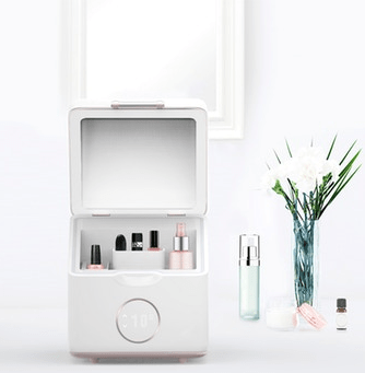 Beautigloo the Refrigerated Beauty Box by Clara Lizier.png